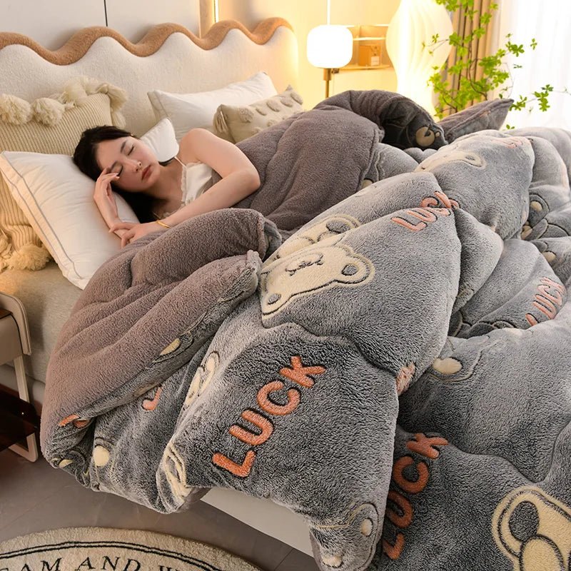 SaneShoppe - 1Pc Snowflake Velvet Skin - Friendly Milk Velvet Quilt Quilt Core Suitable for Bedroom Apartment Winter Thickeneded Warm Comfortable Fashion Print Ins Style 1.5/1.8/2/2.2m Bed