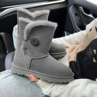 SaneShoppe - A pair of pure sheepskin and wool winter snow boots for women, warm and comfortable. Simple and fashionable women's shoes
