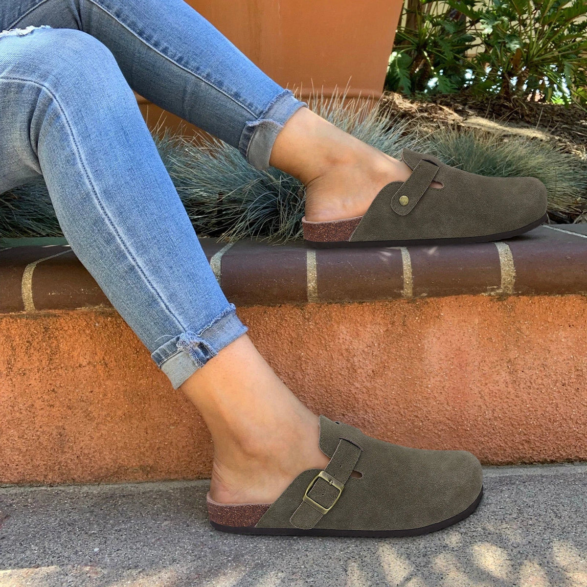 SaneShoppe-Comwarm Women's Suede Mules Men Clogs Sandals With Arch Support, Beach Slides