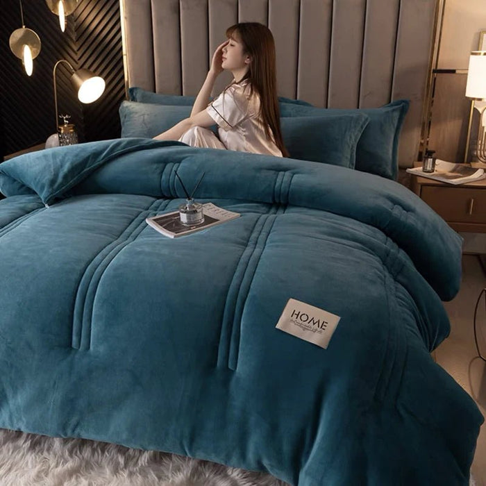 SaneShoppe-Double-Faced Velvet Winter Comforter - Super Warm Luxury Quilt